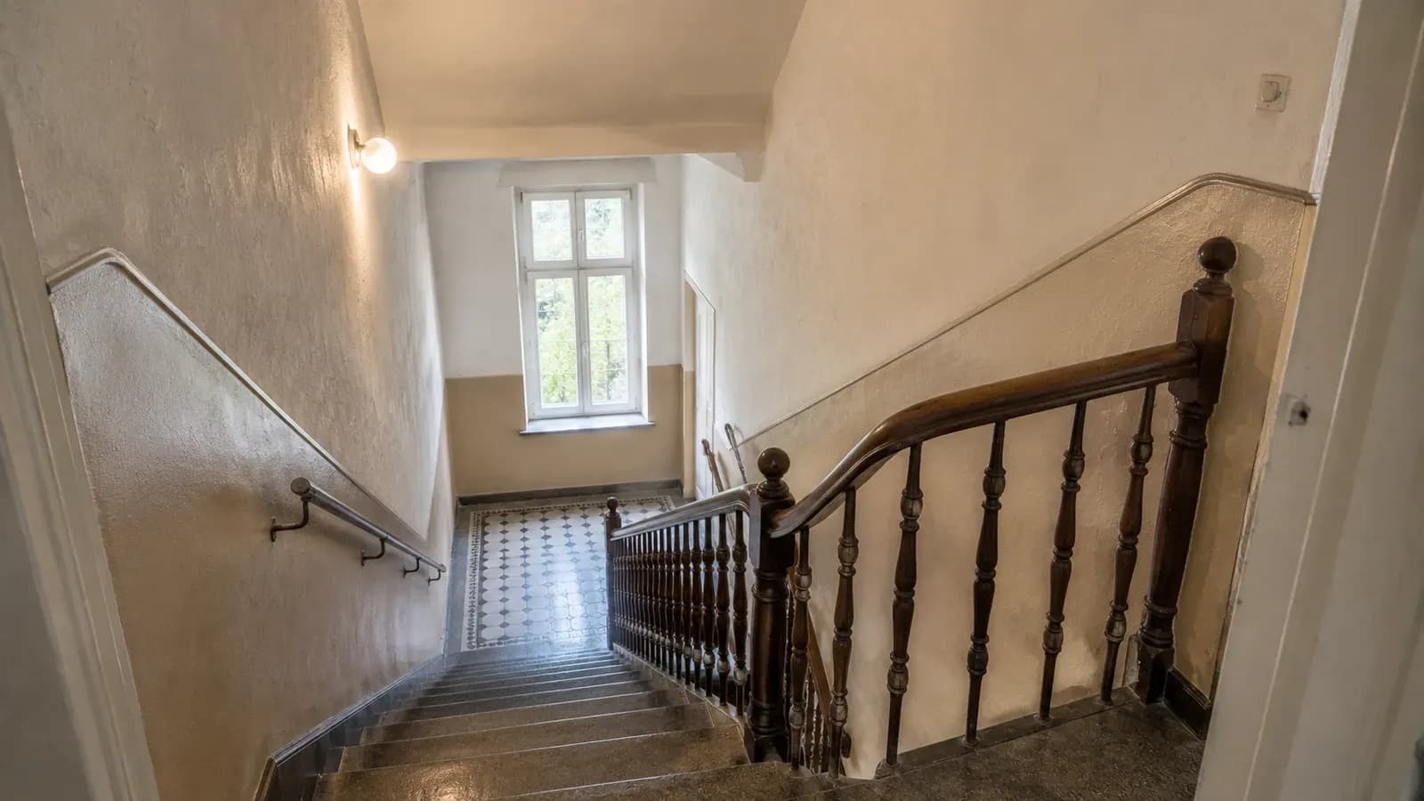 Haus in zwei Wohnungen aufteilen: Genehmigung, Abgeschlossenheit, Kosten