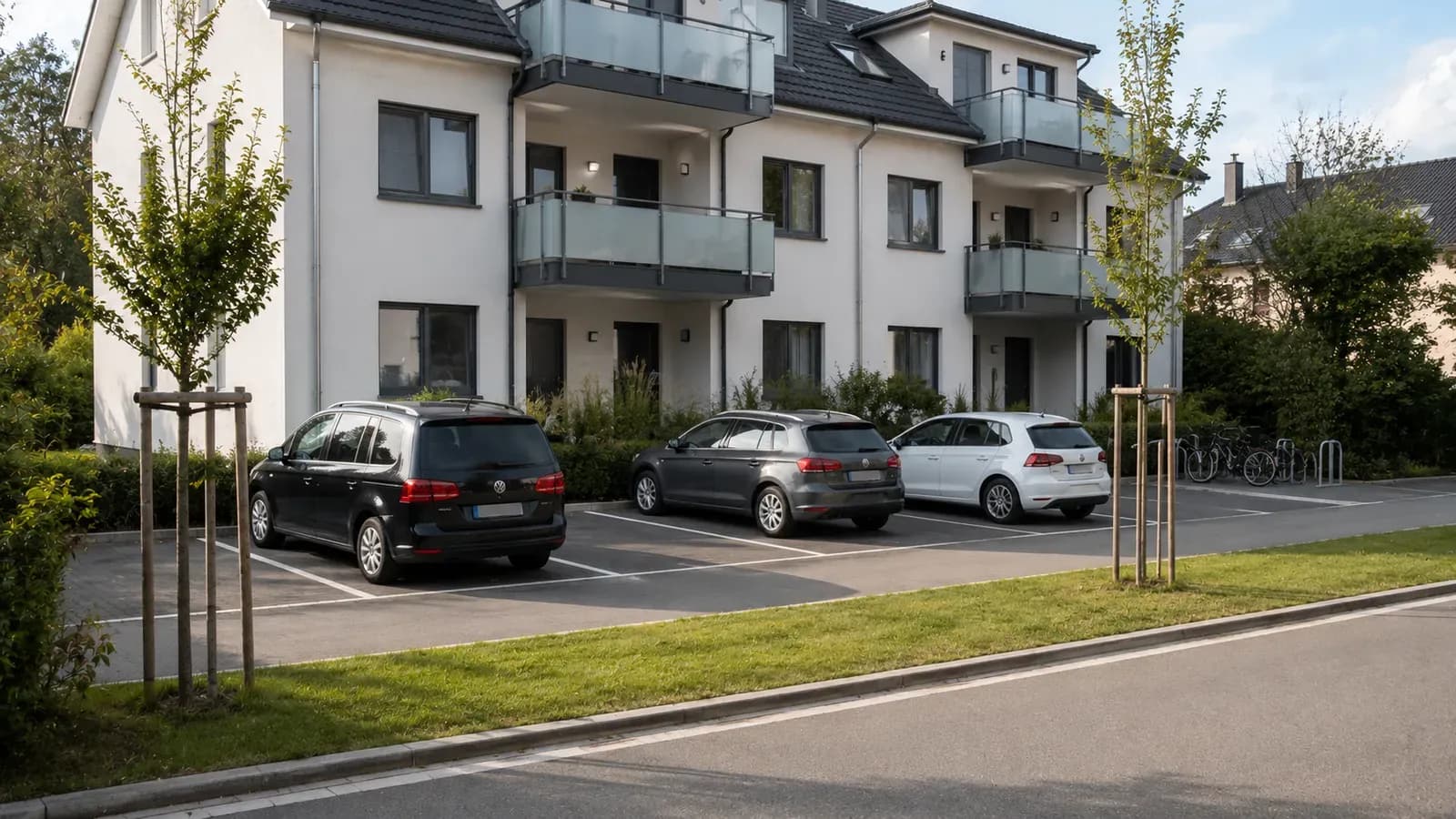 Stellplatzpflicht beim Mehrfamilienhaus: Was Vermieter und Bauherren wissen müssen